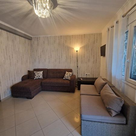 Iro Apartments Néa Péramos Dış mekan fotoğraf