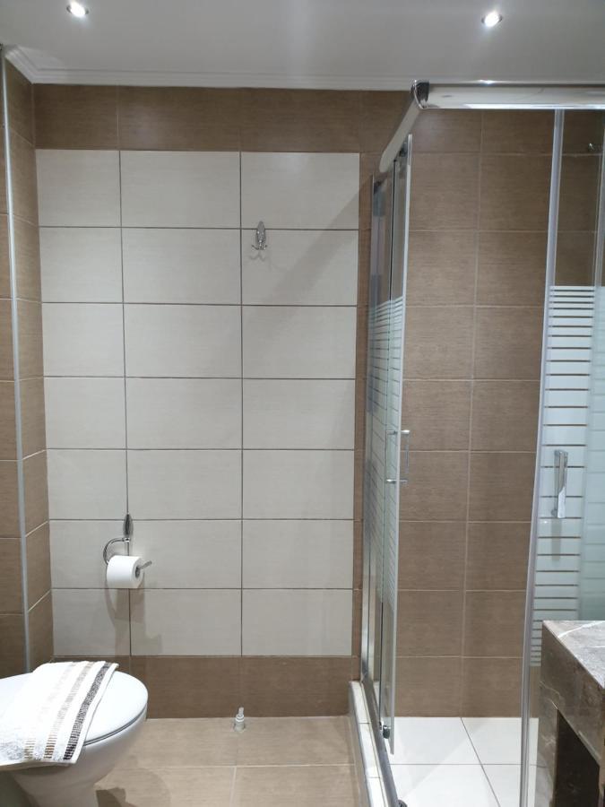 Iro Apartments Néa Péramos Dış mekan fotoğraf