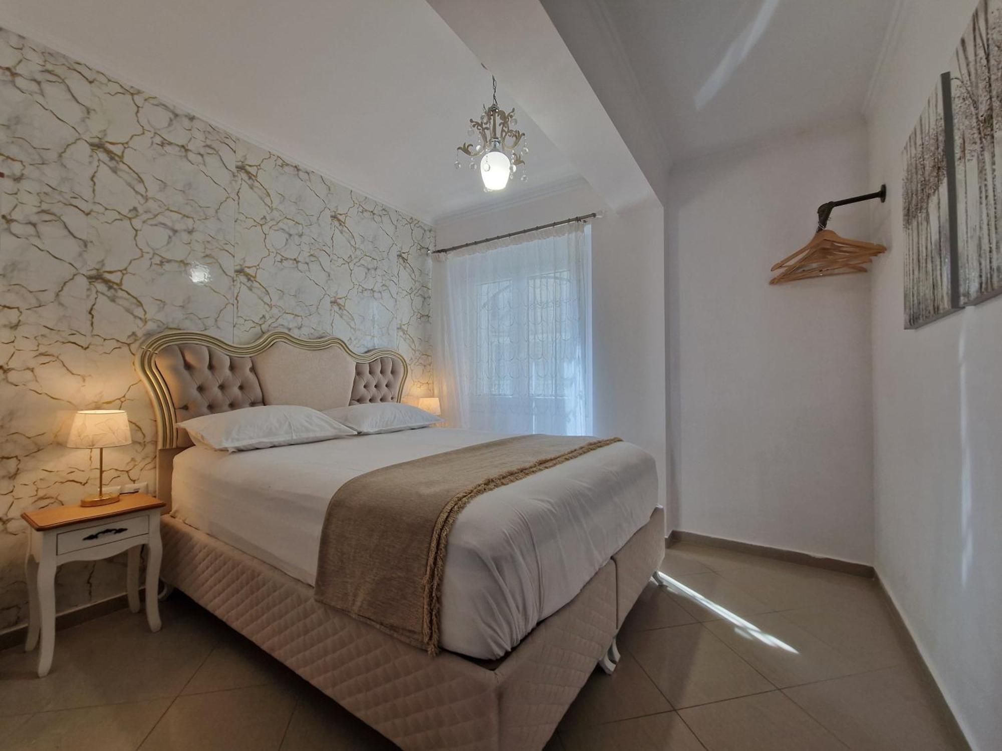 Iro Apartments Néa Péramos Dış mekan fotoğraf