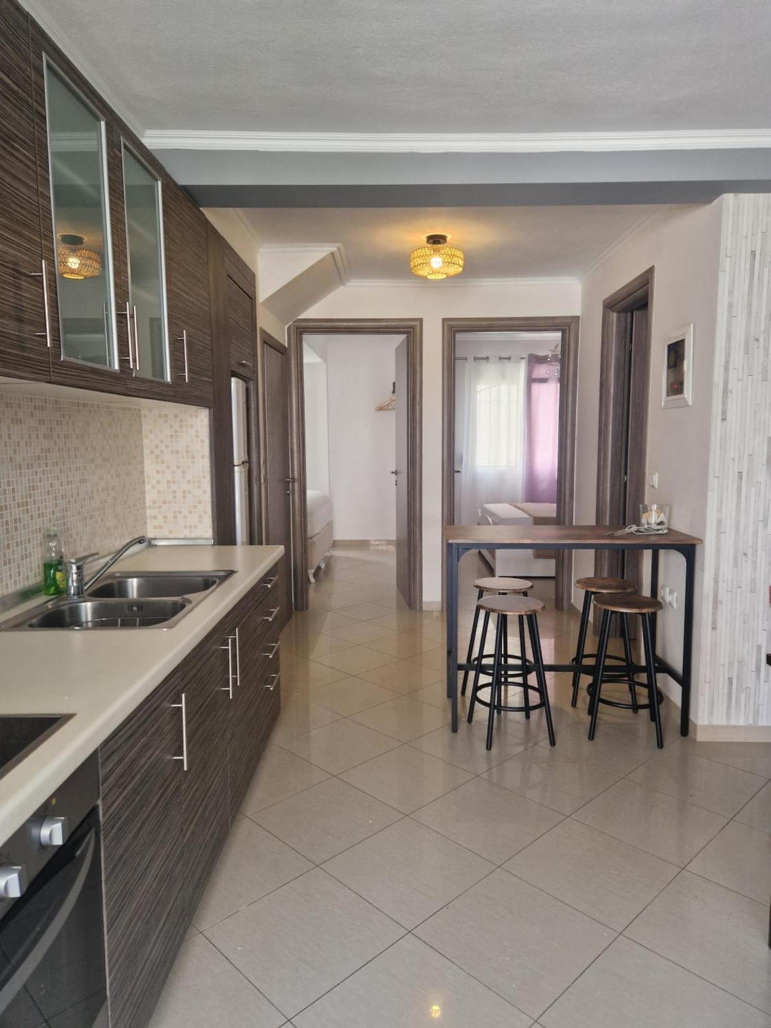 Iro Apartments Néa Péramos Dış mekan fotoğraf