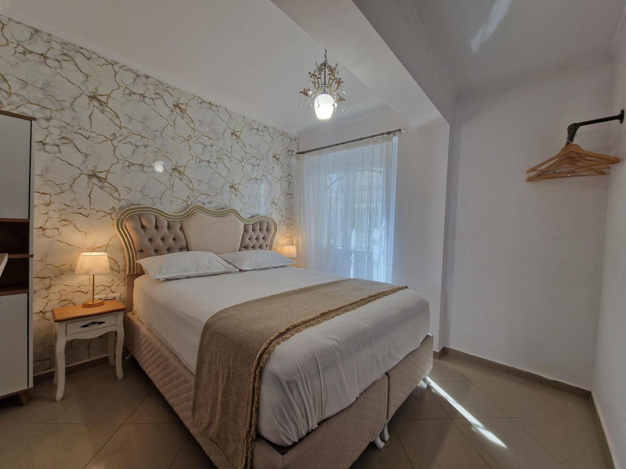 Iro Apartments Néa Péramos Dış mekan fotoğraf