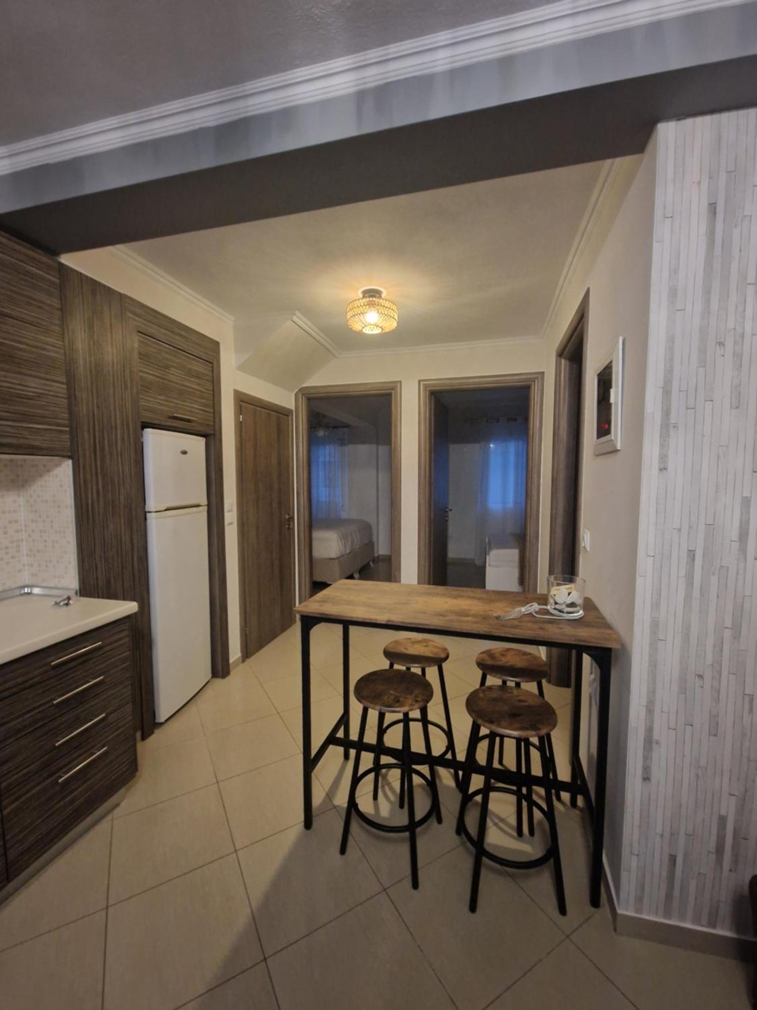Iro Apartments Néa Péramos Dış mekan fotoğraf
